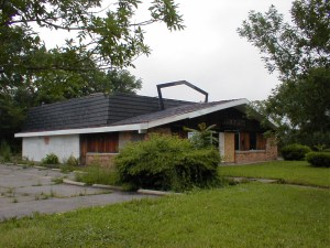 burgerchef17large The former Burger Chef at 3735 Martin Luther King Jr. Drive. This store was never modified to become a Hardees, and is a great example of a “Cosmo II” style building. It still even has the “arch”.