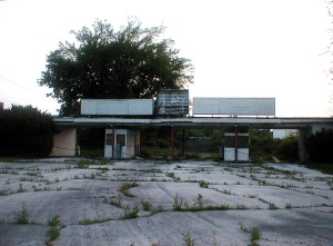 Same booth today.  The theater closed after the summer of 1998. [Click any picture for an enlargement]