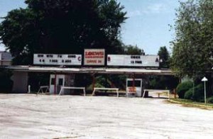 The ticket booth in 1998, and today (bottom). Photo courtesy of DriveInTheater.com
