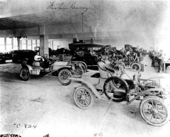 fisherautoinsidelarge This was most likely the first automobile “dealership” in the world - he carried Oldsmobiles, Reos, Packards, Stoddard-Daytons and other brands.
