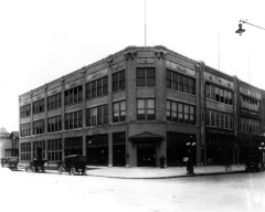 fisherautooutsidelarge The Fisher Automobile Company at 400 North Capital in 1914. Photos from the W. H. Bass Photo Company Collection, Indiana Historical Society.