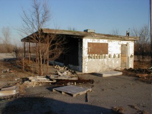 This mysterious building is full of tires.
