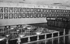 palace21large The Royal Gallery, the checkerboard and the jewel case.