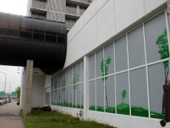 sheraton6large Skybridge over Broadway connecting the hotel to nothing.