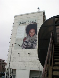 sheraton8large The “Gary Style” banner on the side of the hotel facing the Genesis Convention Center. A second banner with the 2002 event dates covers the original dates.